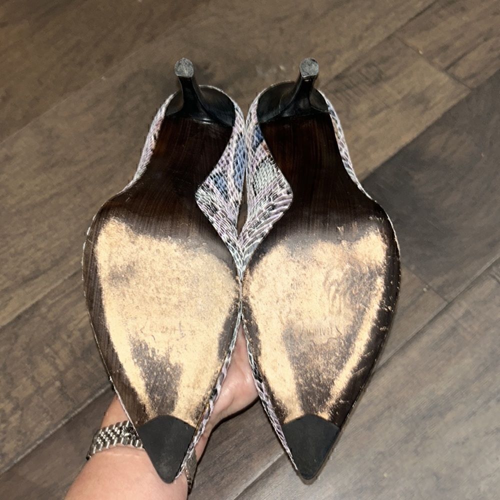 STUART WEITZMAN Grey/Purple/Blue Snake Print Stiletto Heels 5”heel Sz 8.5 GUC - Picture 6 of 9